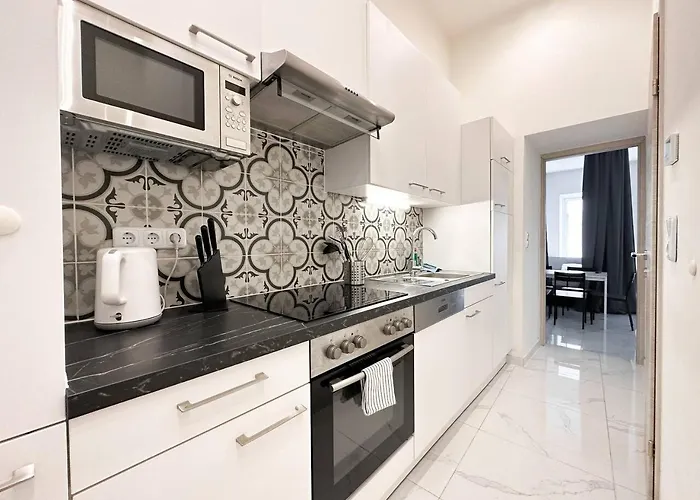 Brand New 2 Flat Near Metro And Old